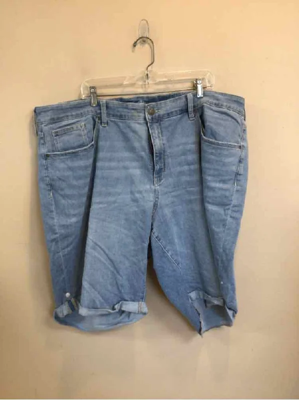 ST JOHN'S BAY SIZE 28 Ladies SHORTS